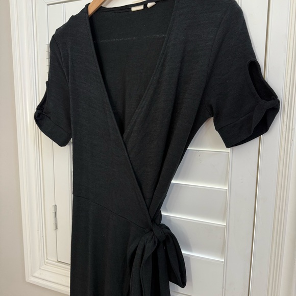 GAP Black Wrap Dress - Size XS Petite - Picture 1 of 3